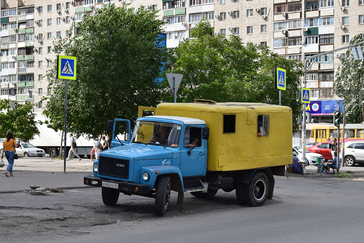 Волгоградская область, № А 942 ОЕ 34 — ГАЗ-3307