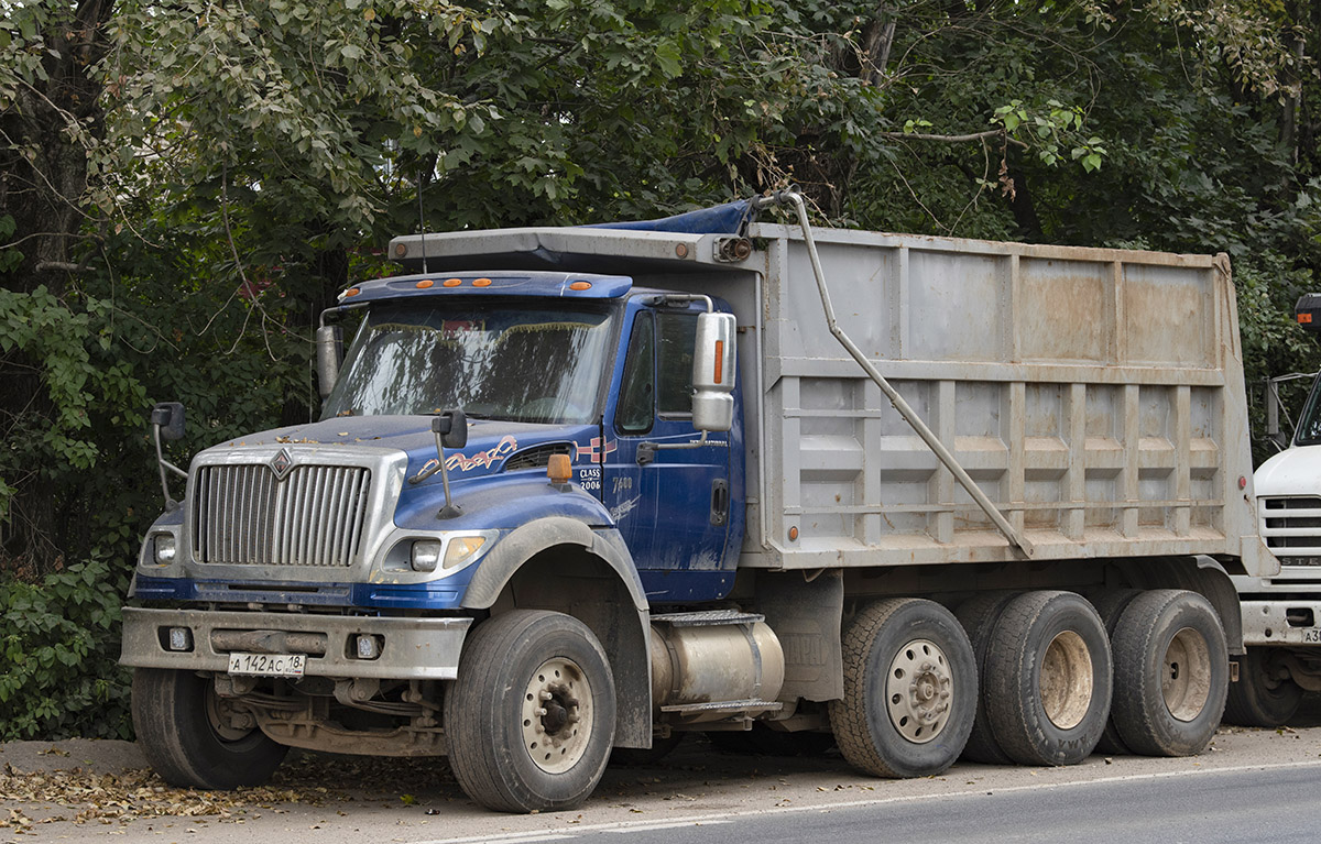 Московская область, № А 142 АС 18 — International 7600