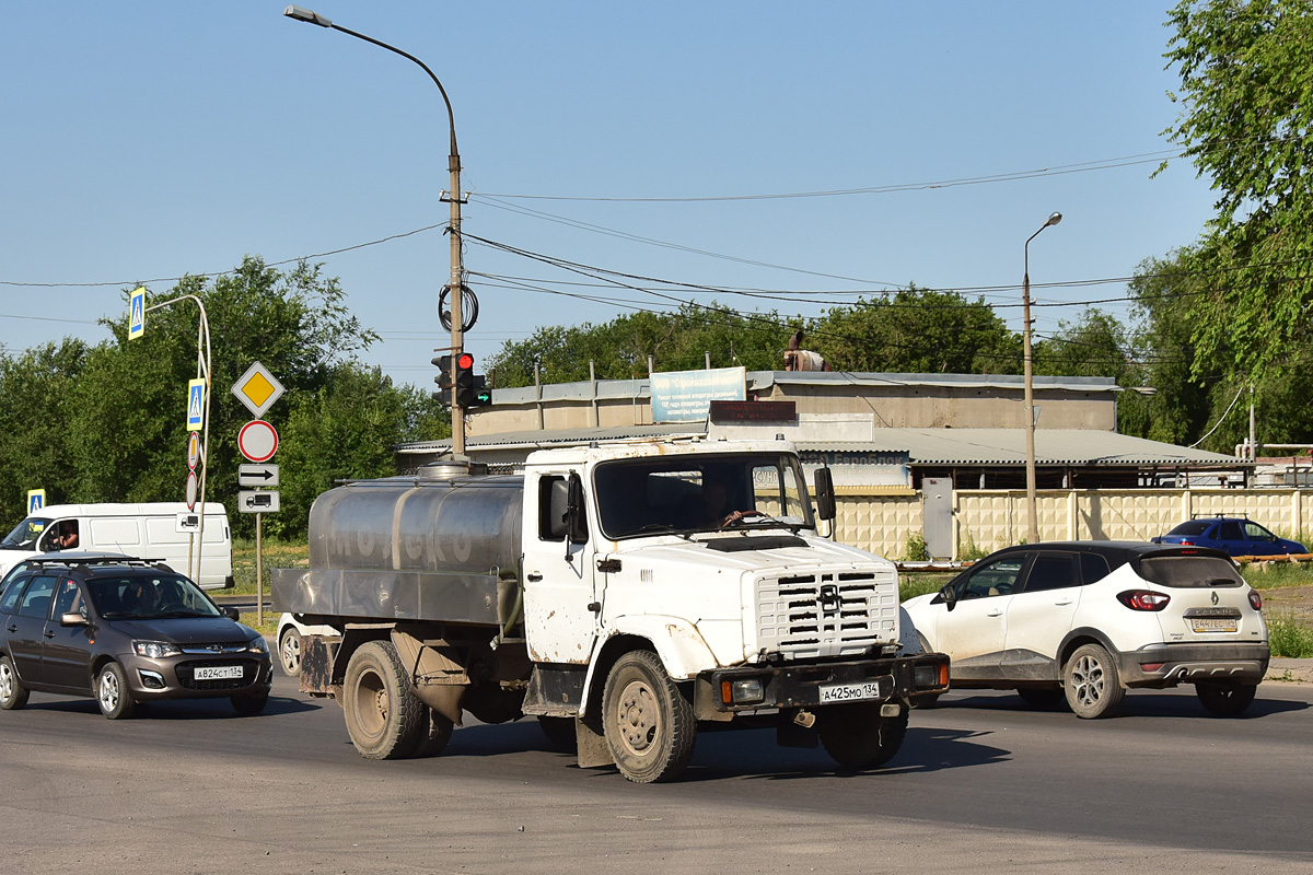 Волгоградская область, № А 425 МО 134 — ЗИЛ-432932