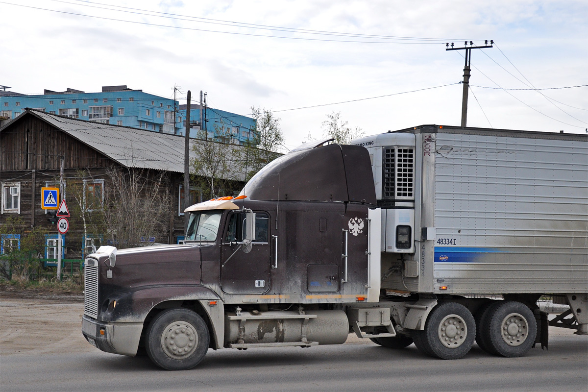 Приморский край, № Р 678 ВК 125 — Freightliner FLD 120