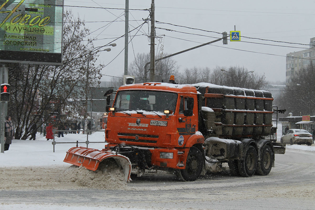 Московская область, № Е 413 РУ 750 — КамАЗ-65115-42