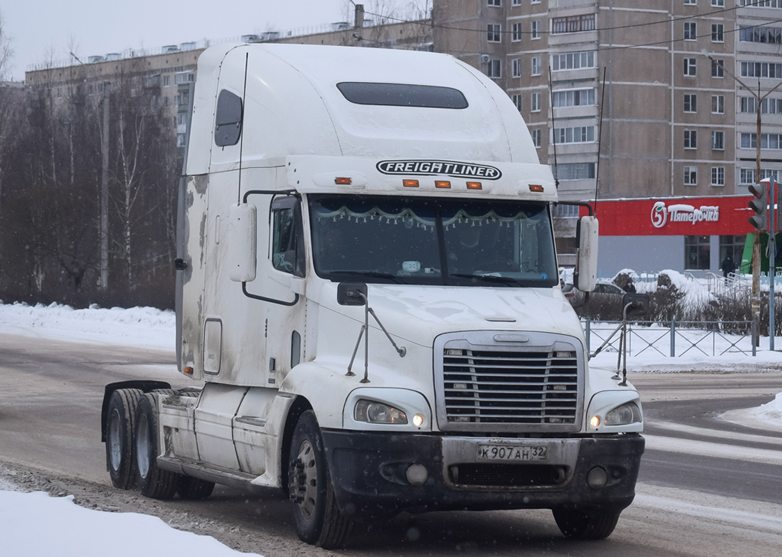 Брянская область, № К 907 АН 32 — Freightliner Century Class