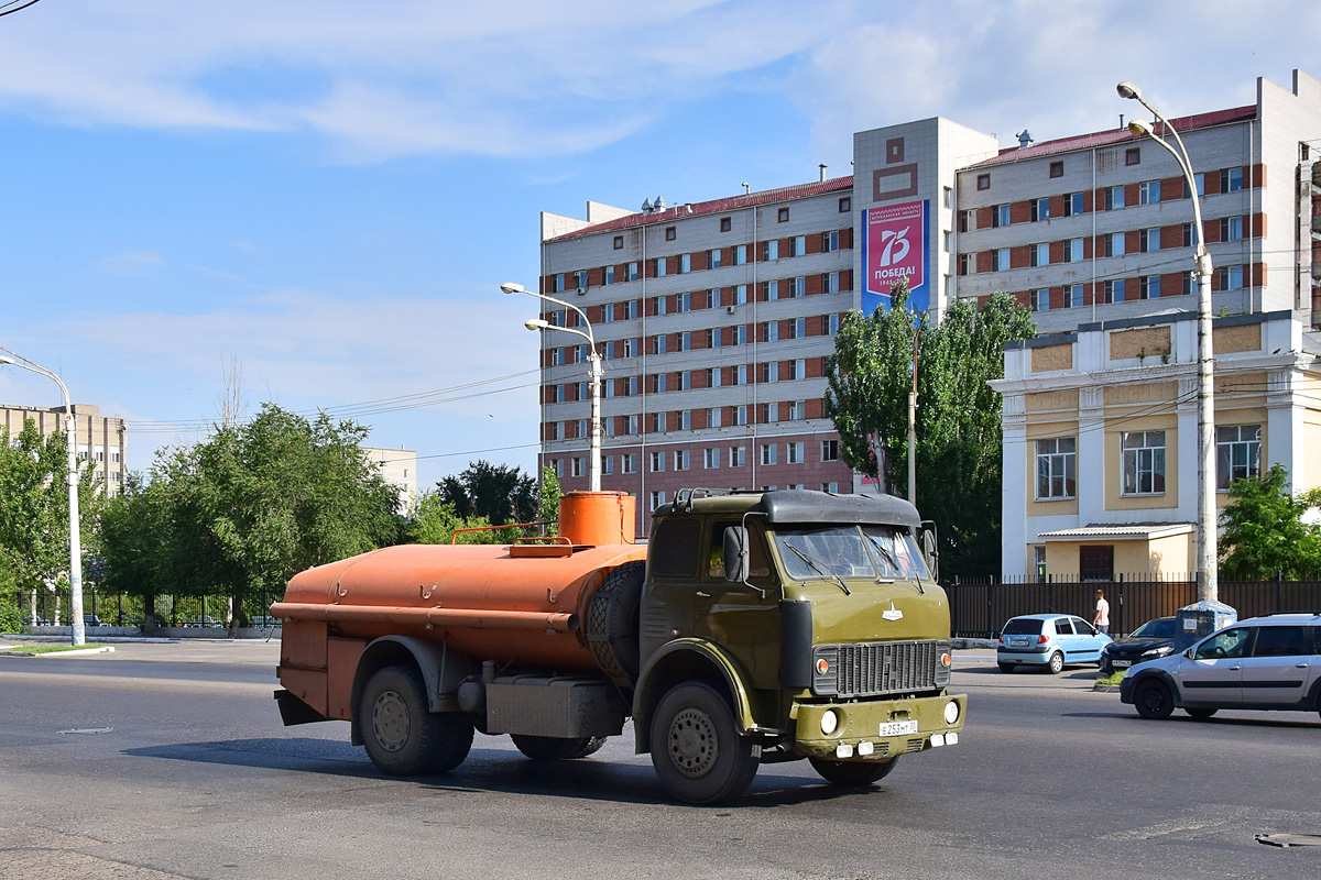 Астраханская область, № Е 253 МТ 30 — МАЗ-5334