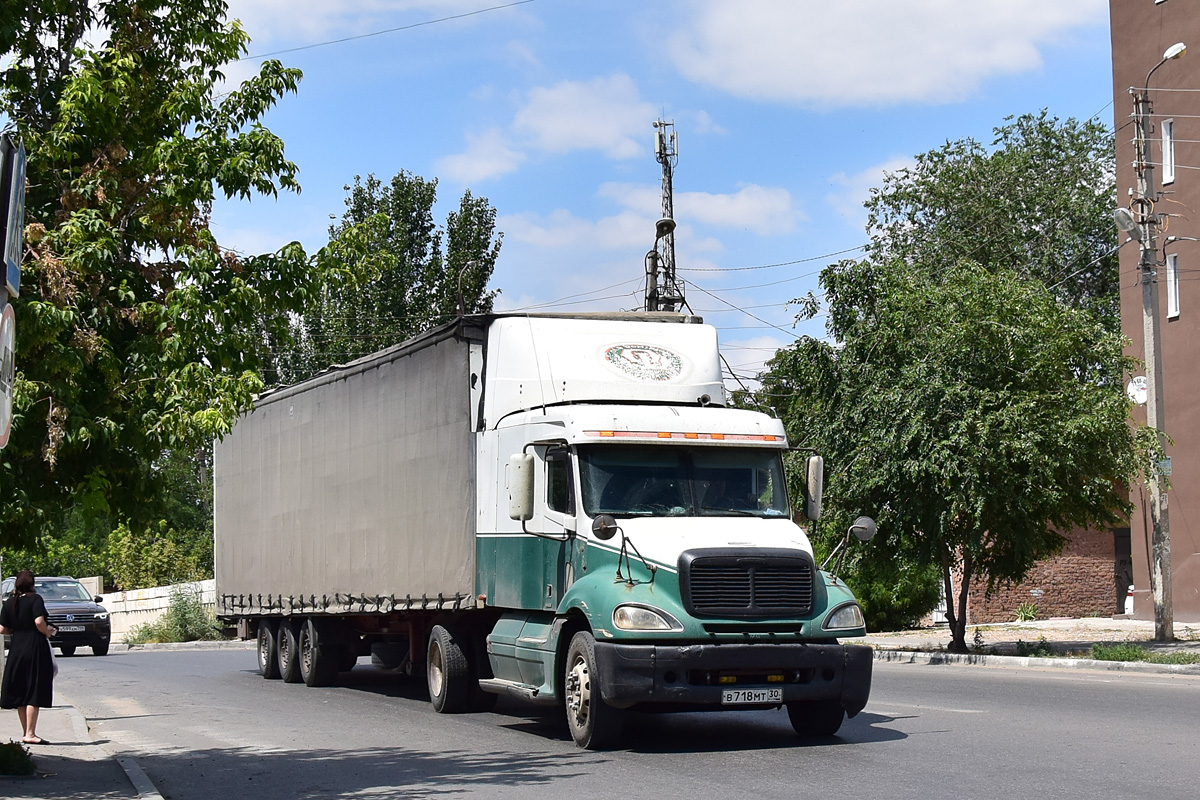 Астраханская область, № В 718 МТ 30 — Freightliner Columbia