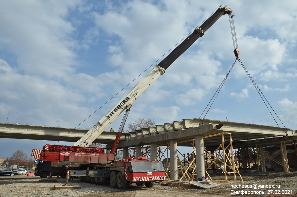 Волгоградская область, № С 828 НК 34 — Liebherr (общая модель); Крым — Разные фотографии (Автомобили)