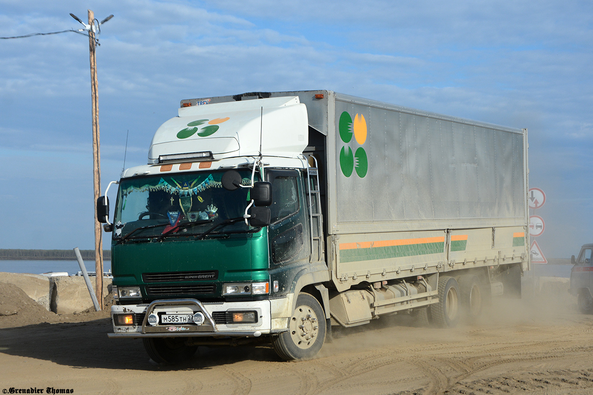 Хабаровский край, № М 585 ТН 27 — Mitsubishi Fuso Super Great