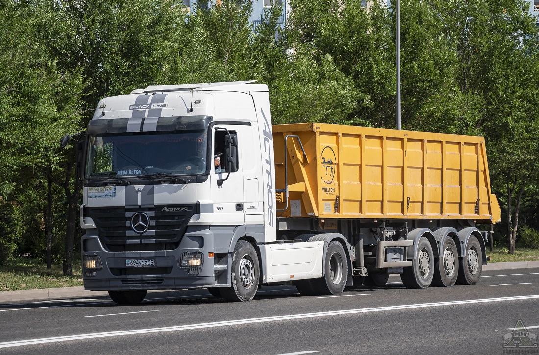 Алматинская область, № 694 VDZ 05 — Mercedes-Benz Actros ('2003) 1841