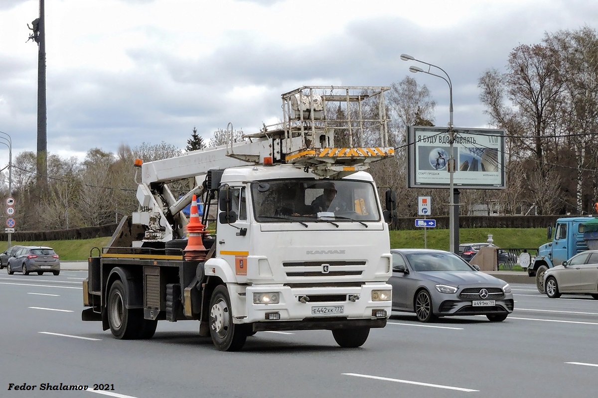 Москва, № Е 442 ХК 777 — КамАЗ-43253-R4