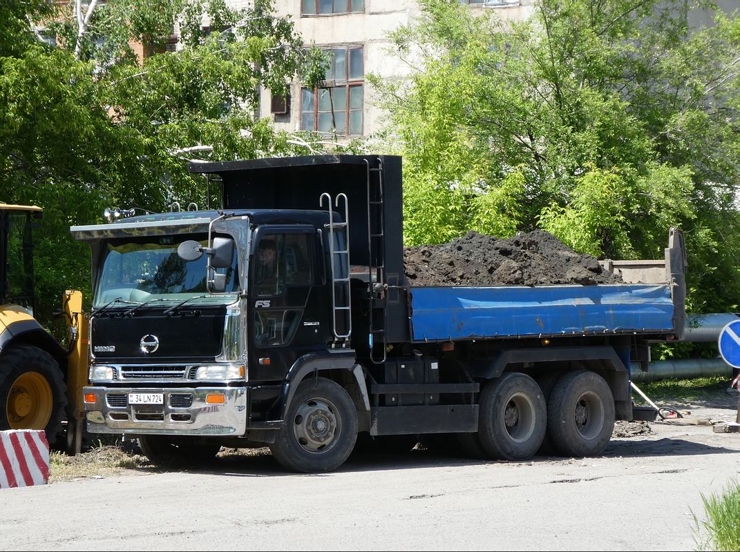 Армения, № 34 LN 724 — Hino FS