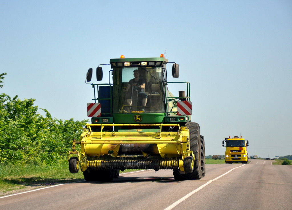 Рязанская область, № 9387 РУ 62 — John Deere 7400