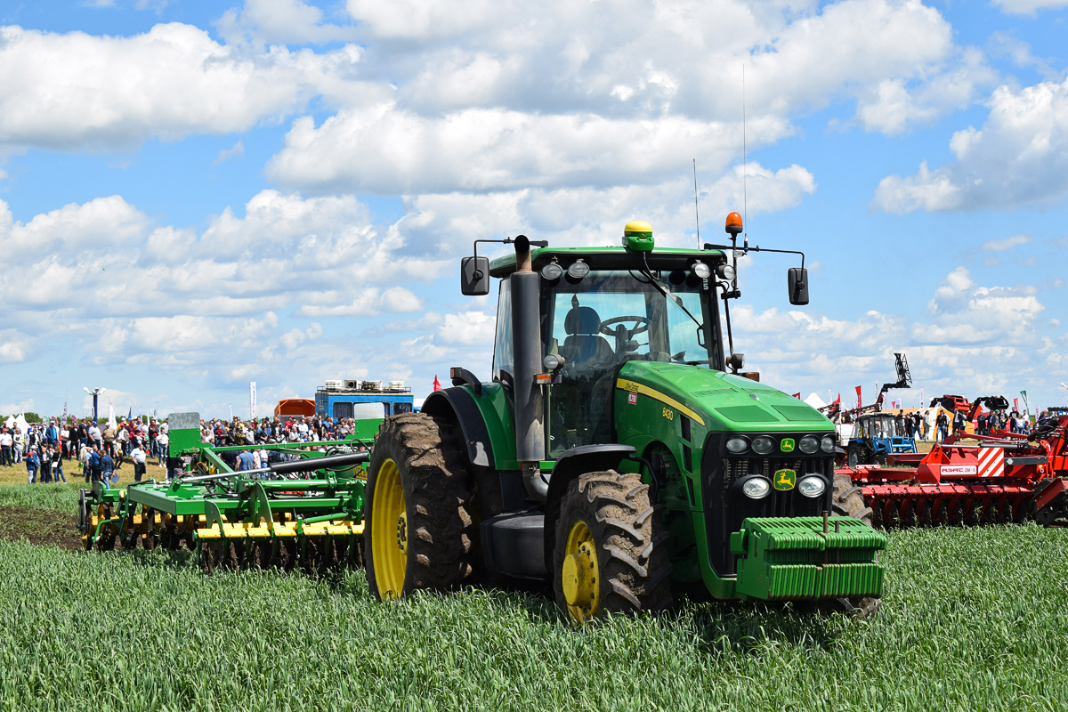 Алтайский край, № 2824 АС 22 — John Deere 8430; Алтайский край — Выставка "День Сибирского Поля 2019"