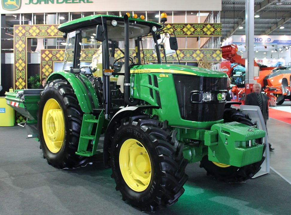 Киевская область, № (UA10) Б/Н СТ 0015 — John Deere 6135B