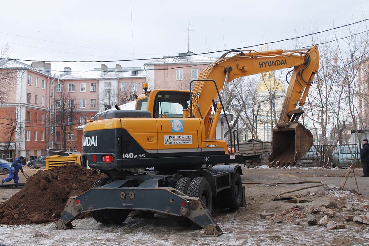 Удмуртия, № 3345 УХ 18 — Hyundai R140W