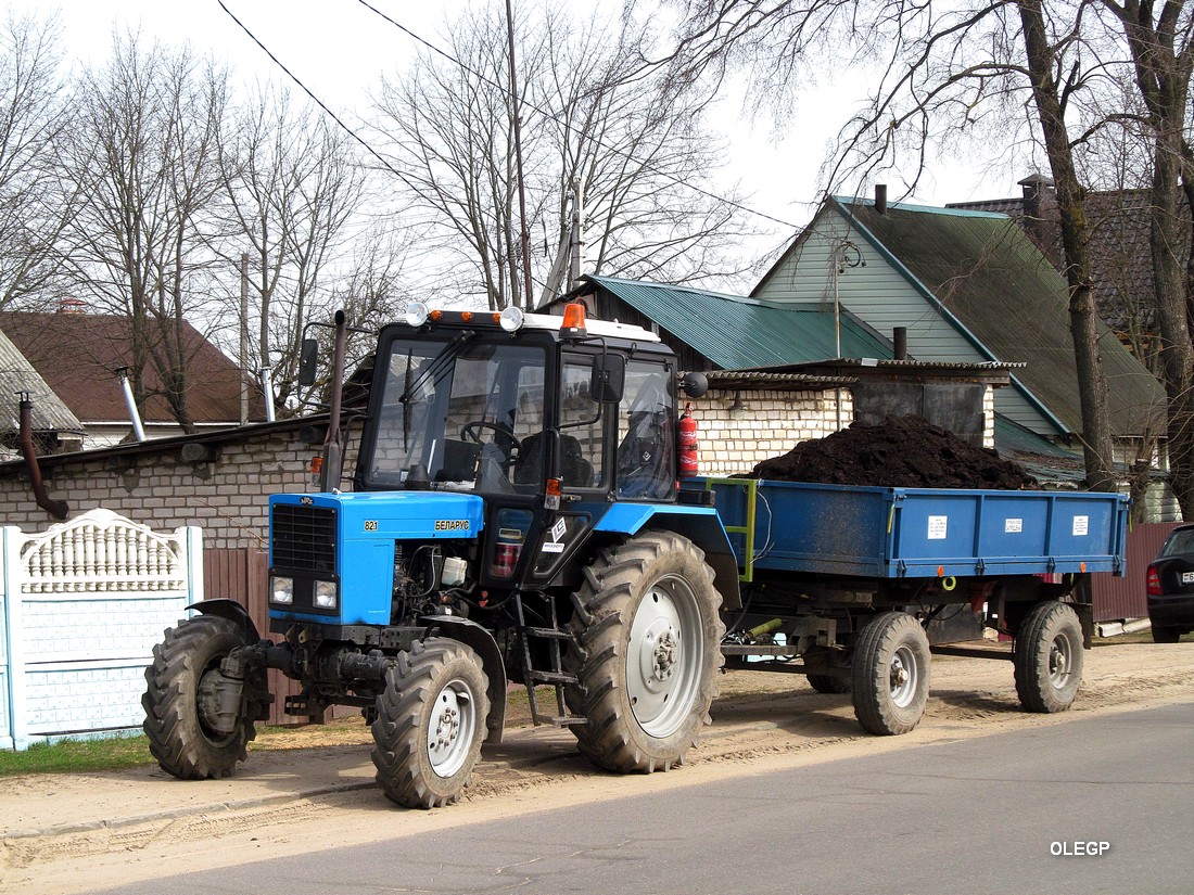 Минская область, № ОМ-5 9084 — Беларус-82.1; Минская область, № ОН-5 1055 — 2ПТС-4 (общая модель)