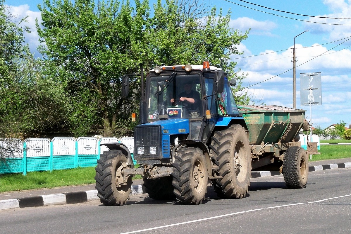 Могилёвская область, № 1488 — Беларус-1025.2; Прицепы сельскохозяйственные — Разбрасыватели твёрдых удобрений (общая)