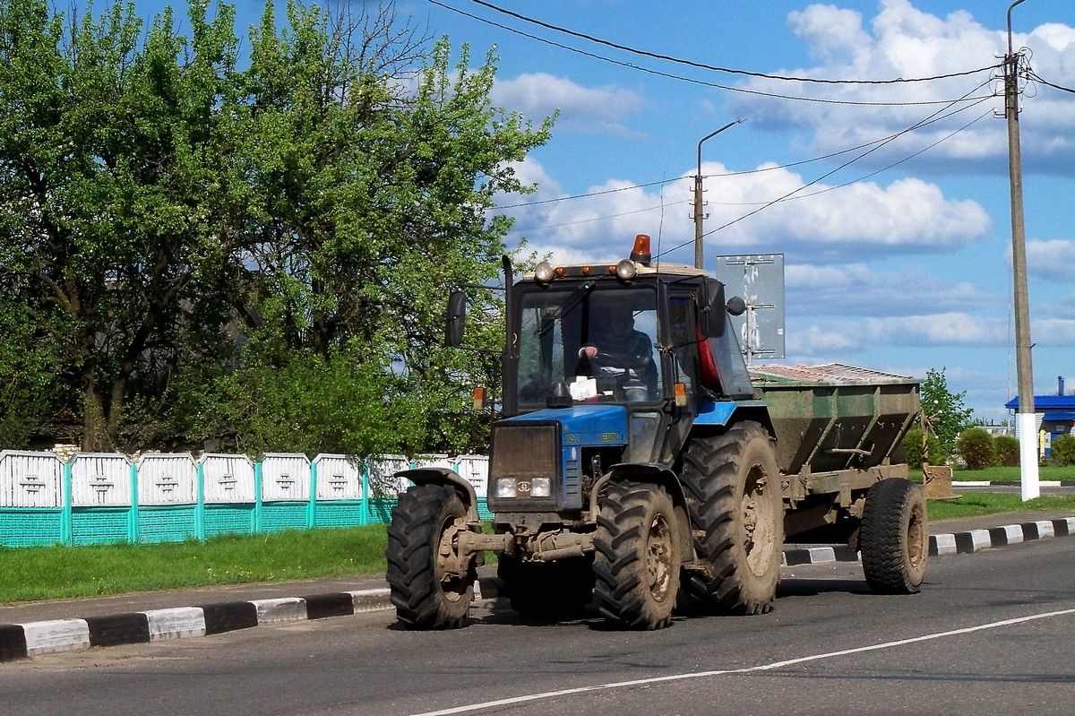 Могилёвская область, № 1489 — Беларус-1025.2; Прицепы сельскохозяйственные — Разбрасыватели твёрдых удобрений (общая)