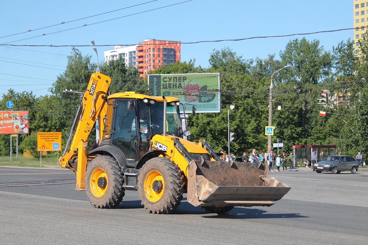 Удмуртия, № 3898 УА 18 — JCB 4CX