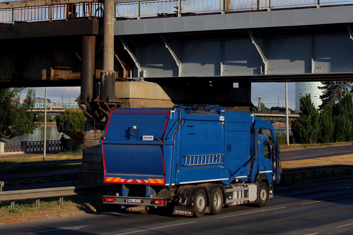 Латвия, № ML-6711 — Volvo (общая модель)