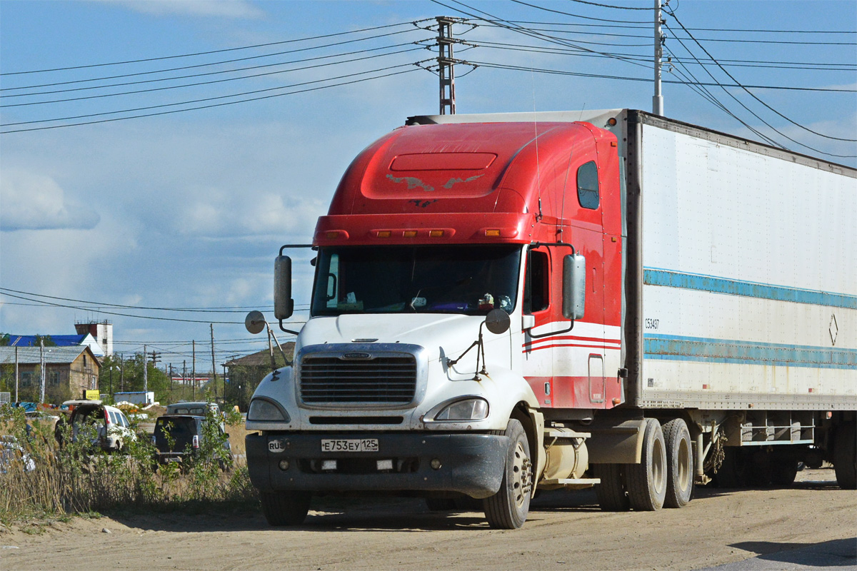 Приморский край, № Е 753 ЕУ 125 — Freightliner Columbia