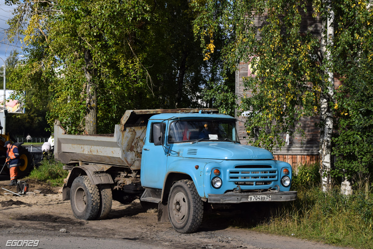 Архангельская область, № В 704 ВВ 29 — ЗИЛ-495710