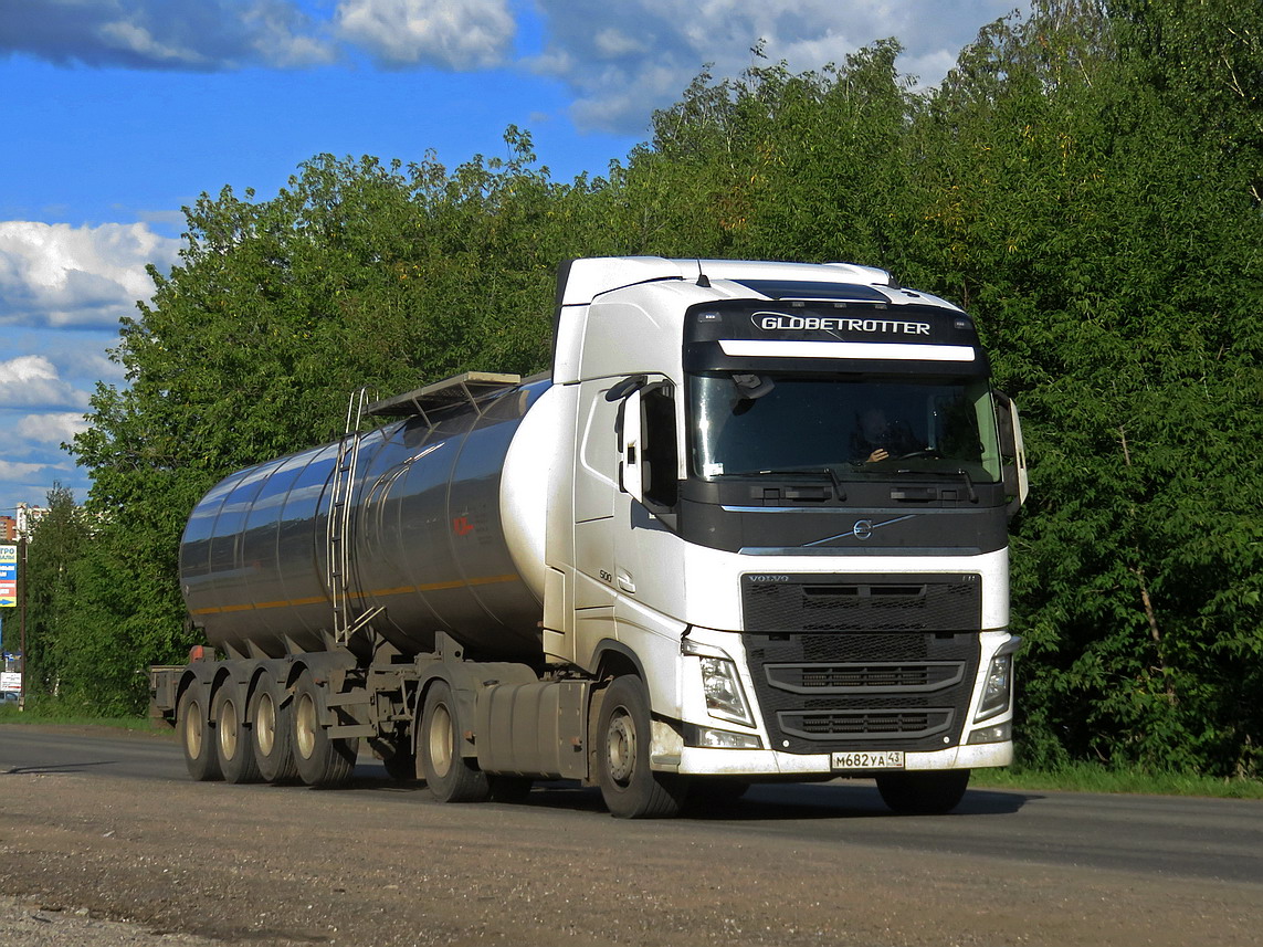 Кировская область, № М 682 УА 43 — Volvo ('2012) FH.500