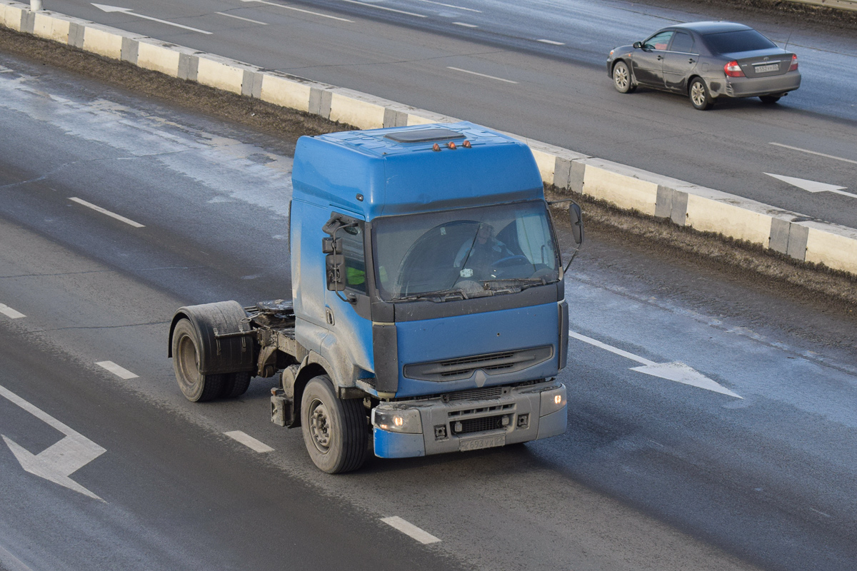 Алтайский край, № К 693 УХ 22 — Renault Premium ('1996)