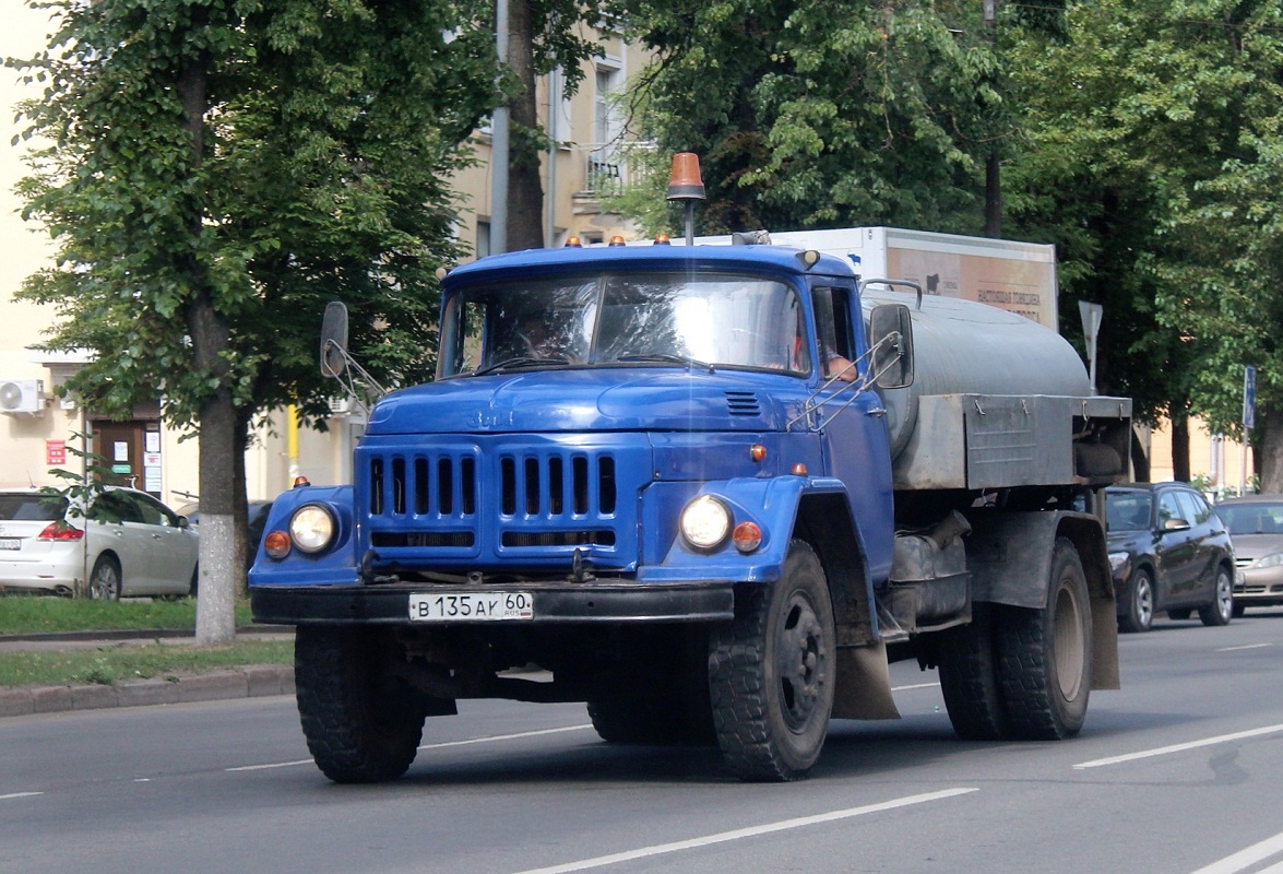 Псковская область, № В 135 АК 60 — ЗИЛ-431810