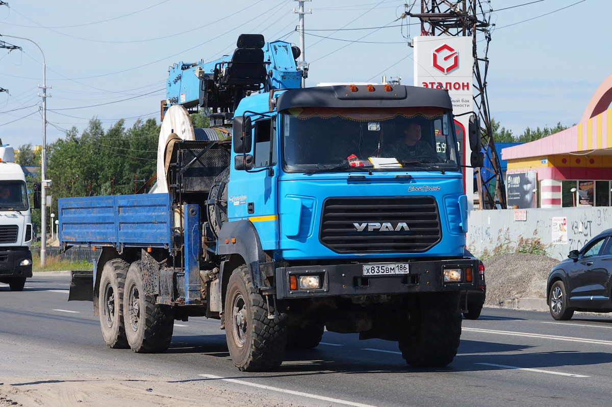 Ханты-Мансийский автоном.округ, № Х 835 ВМ 186 — Урал-4320-82М