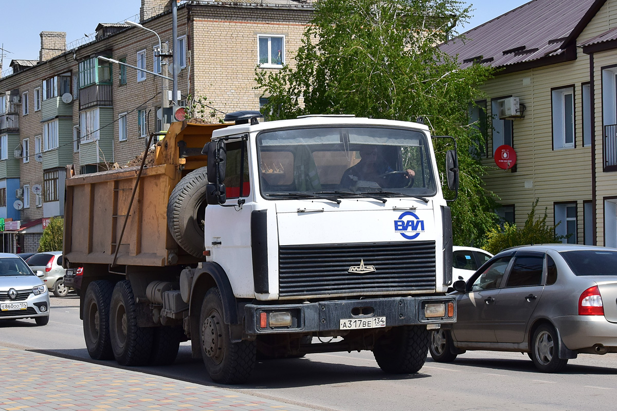 Волгоградская область, № А 317 ВЕ 134 — МАЗ-551605