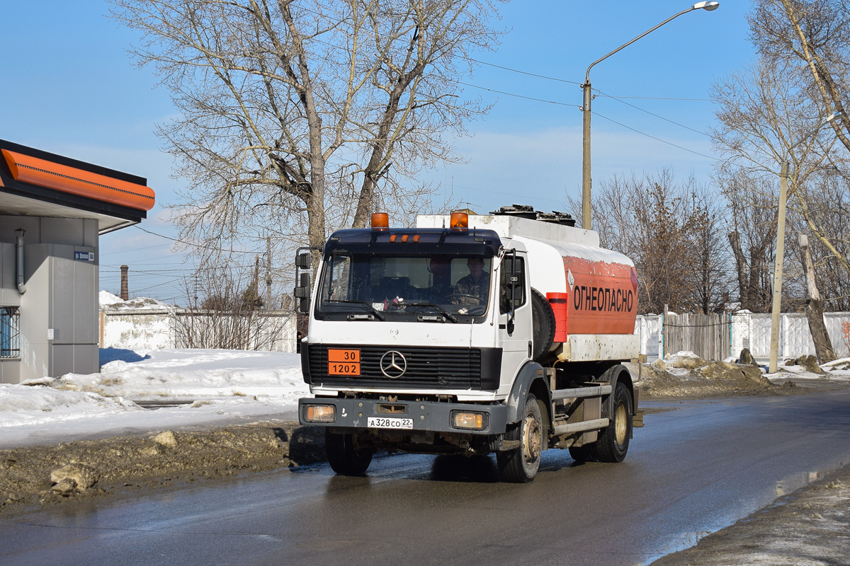 Алтайский край, № А 328 СО 22 — Mercedes-Benz SK 1722