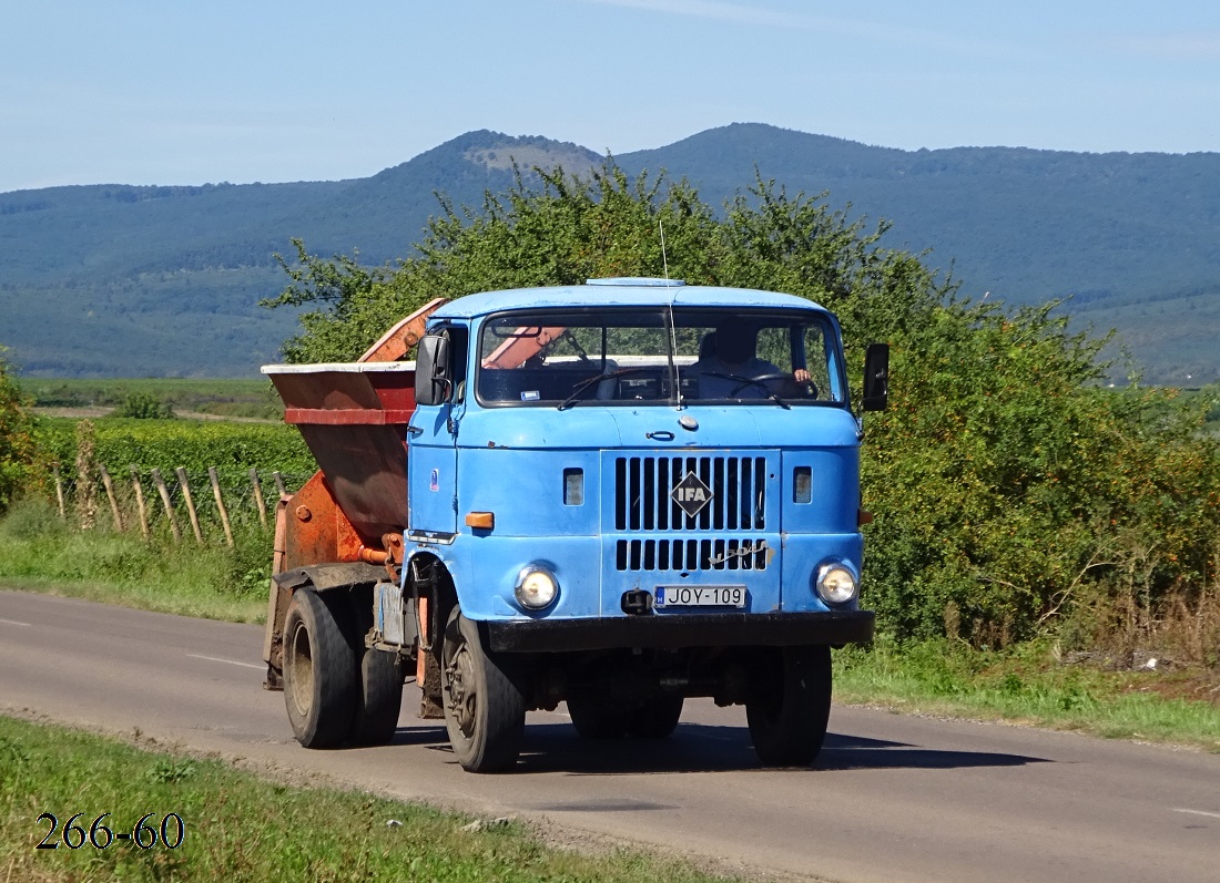 Венгрия, № JOY-109 — IFA W50LA/K, LA/Z; Венгрия — Сбор винограда в Венгрии