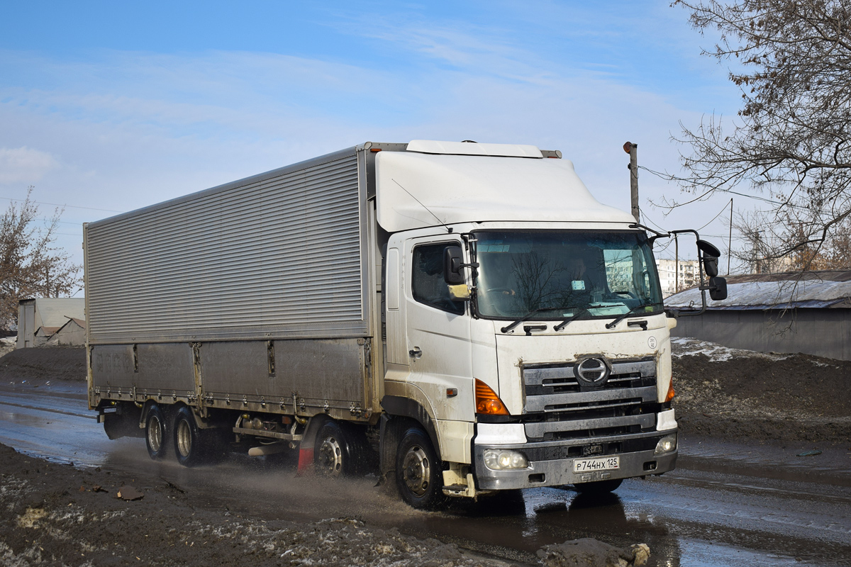 Приморский край, № Р 744 НХ 125 — Hino FR