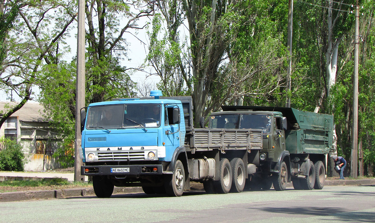 Днепропетровская область, № АЕ 8602 МС — КамАЗ-53212