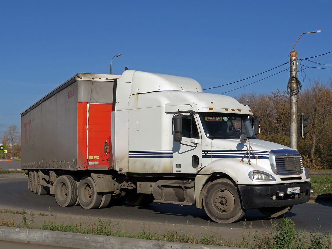 Кировская область, № А 584 ММ 43 — Freightliner Columbia