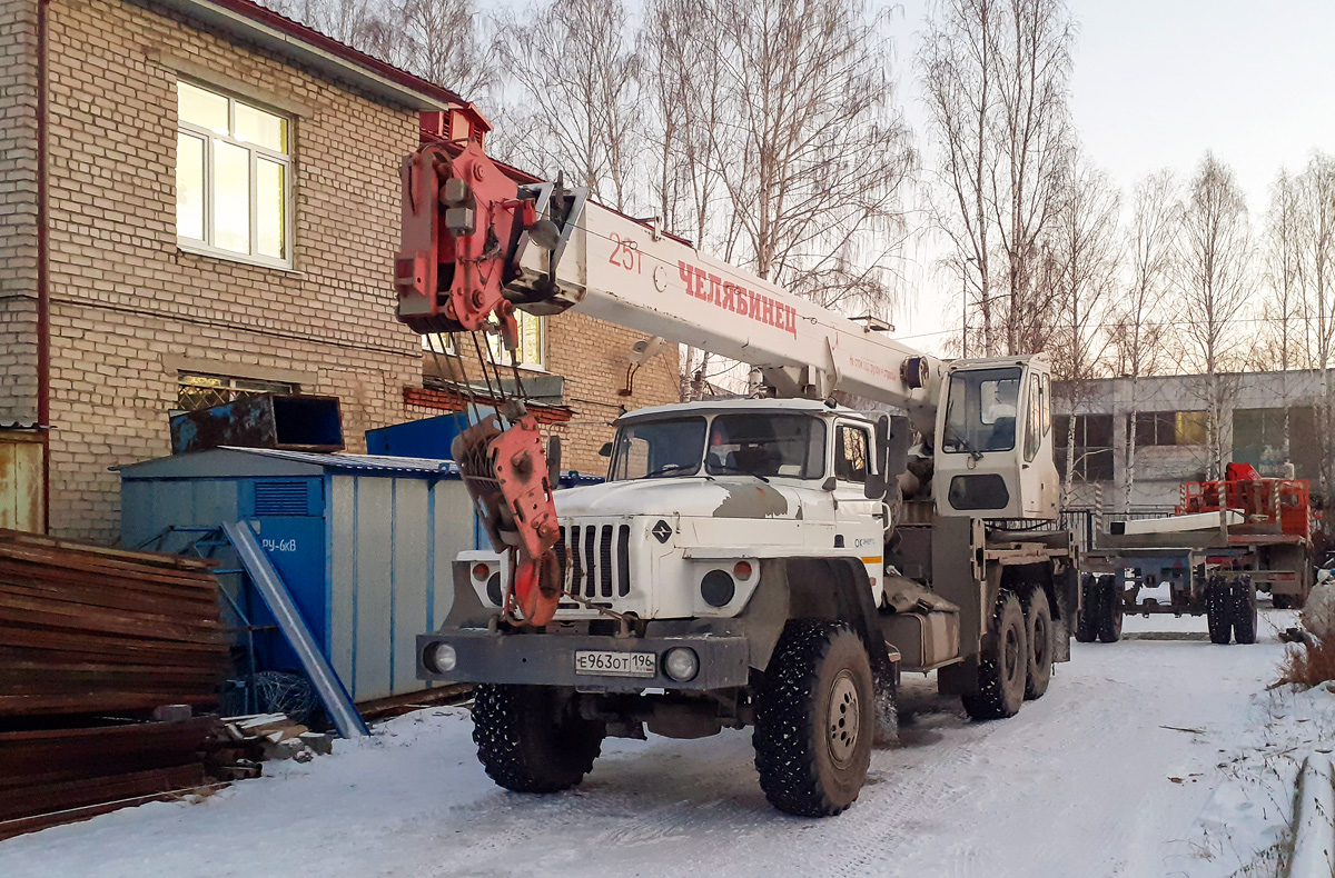 Свердловская область, № Е 963 ОТ 196 — Урал-4320-72