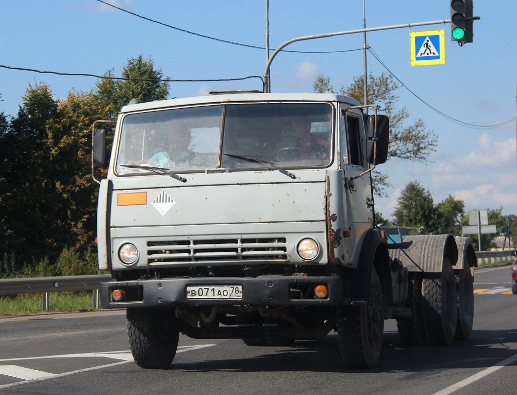 Псковская область, № В 071 АО 78 — КамАЗ-53213