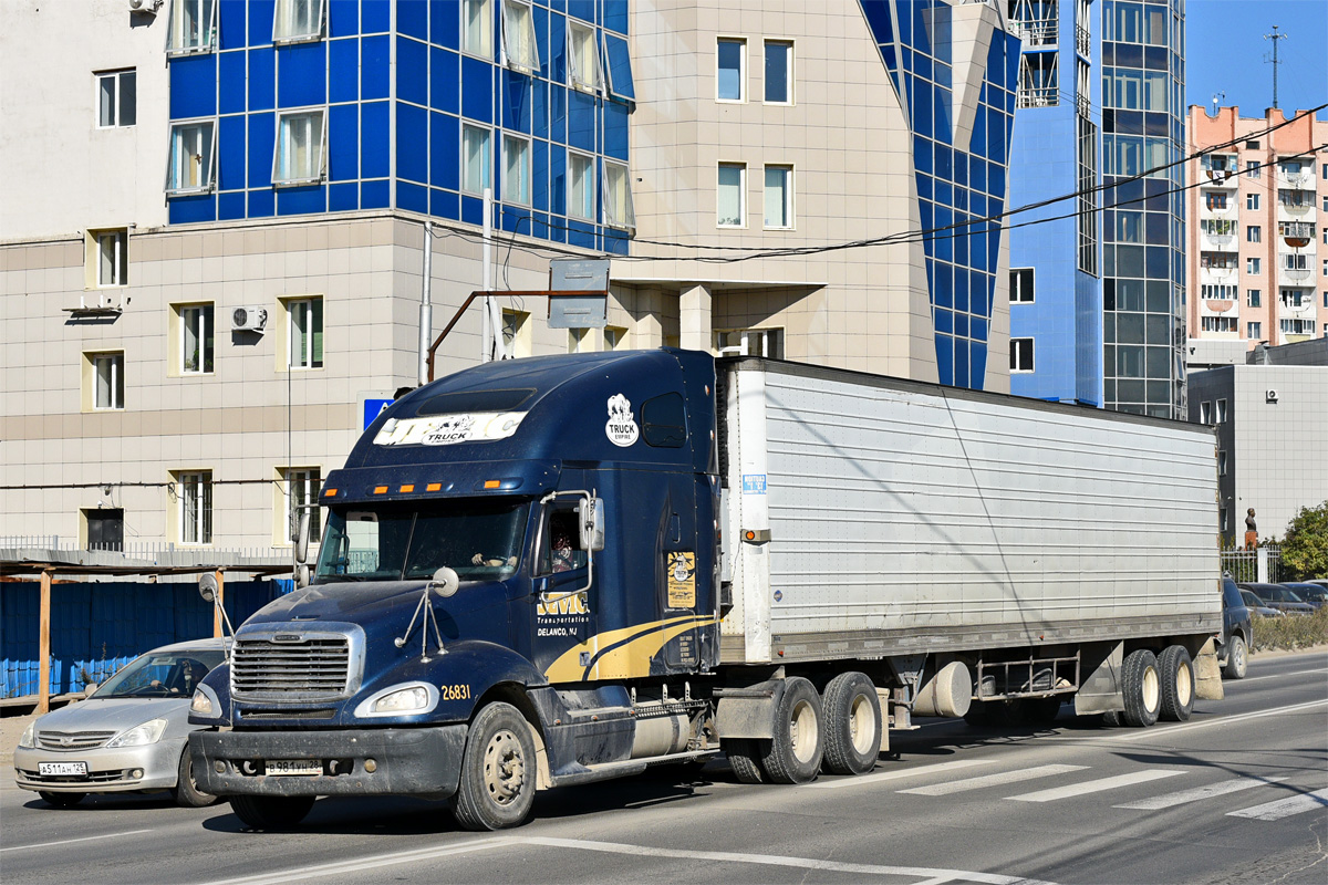 Амурская область, № В 981 УН 28 — Freightliner Columbia