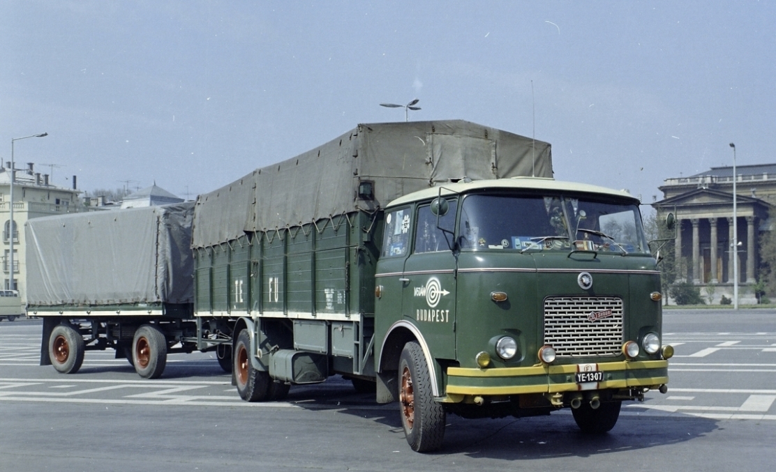 Венгрия, № YE-13-07 — Škoda 706 RT; Венгрия — Исторические фотографии (Автомобили)