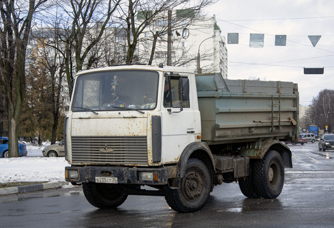 Тверская область, № В 235 СТ 35 — МАЗ-555102