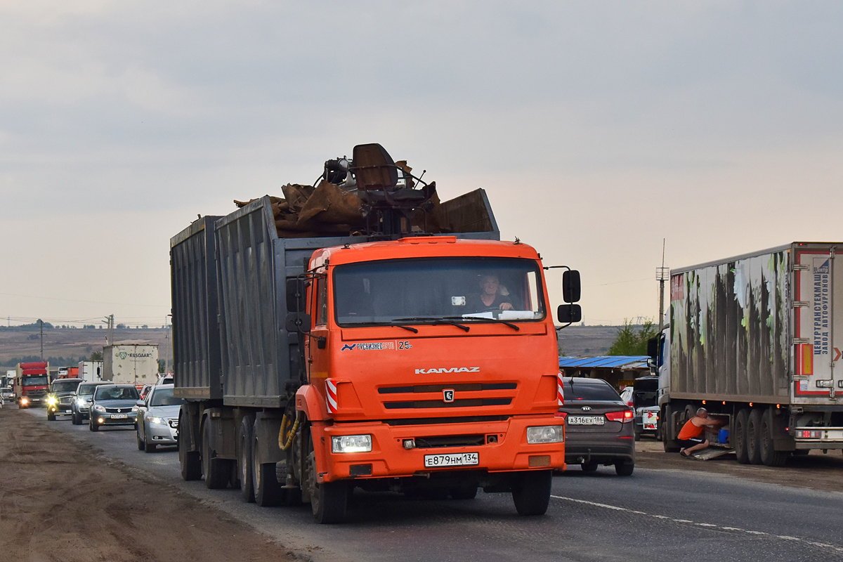 Волгоградская область, № Е 879 НМ 134 — КамАЗ-65115-50