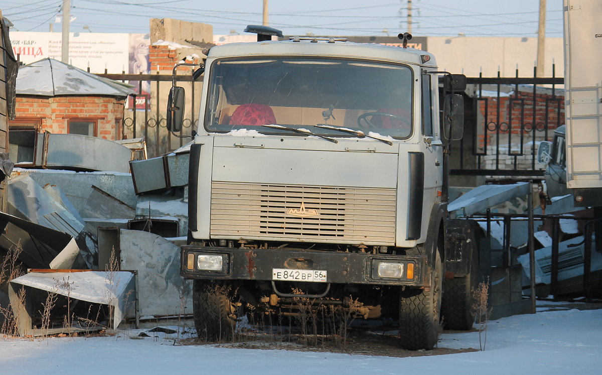 Оренбургская область, № Е 842 ВР 56 — МАЗ-54329