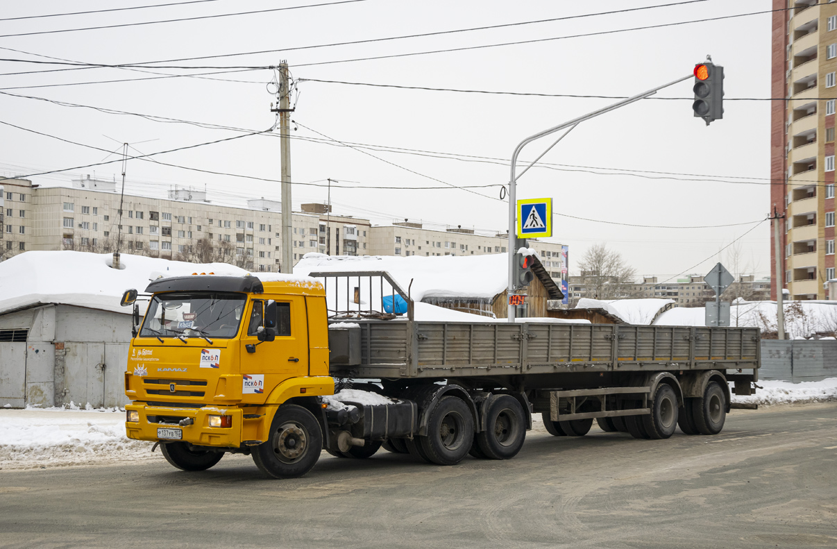 Башкортостан, № Р 137 УВ 102 — КамАЗ-65116-A4(23)