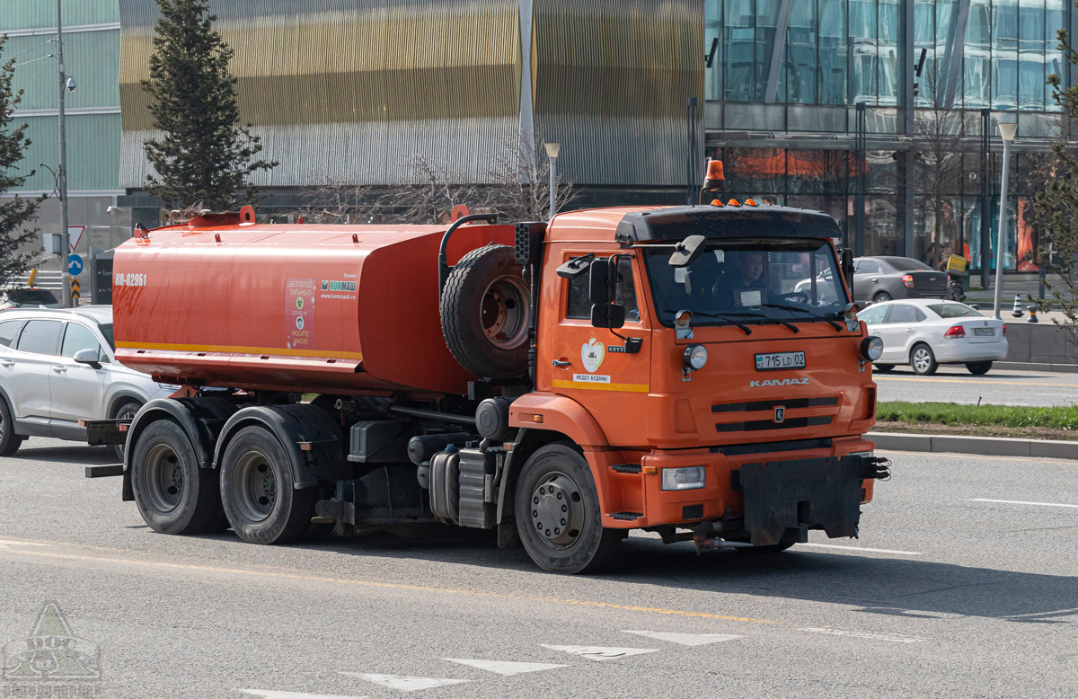 Алматы, № 715 LD 02 — КамАЗ-65115 [XWC]