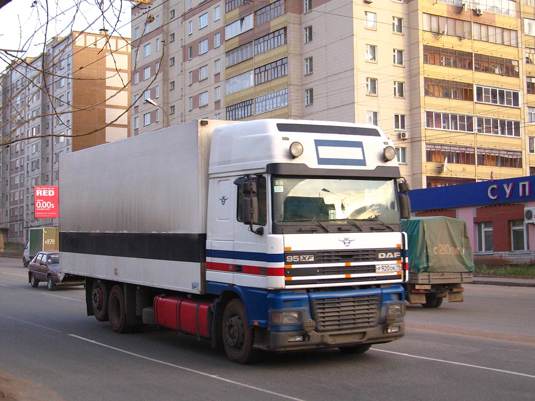 Удмуртия, № Р 920 ОК 18 — DAF 95XF FAR