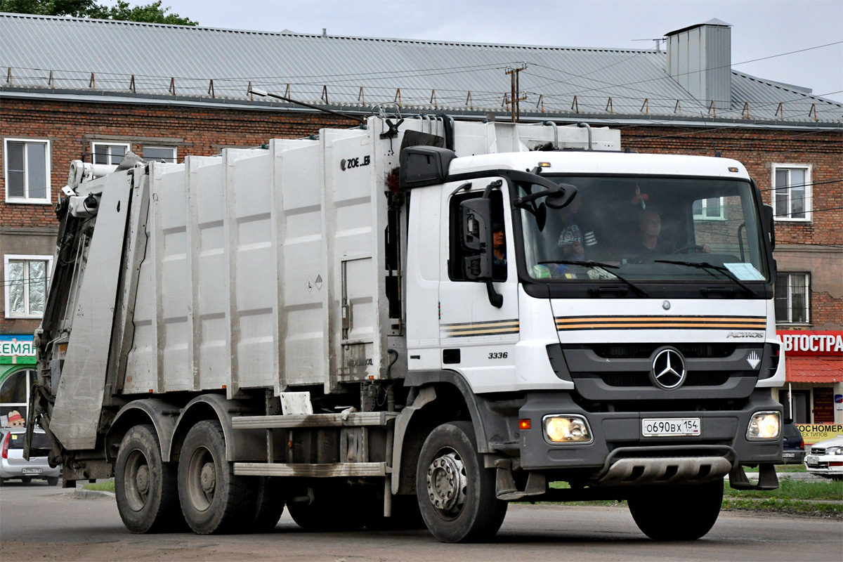 Алтайский край, № О 690 ВХ 154 — Mercedes-Benz Actros '09 3336 [Z9M]