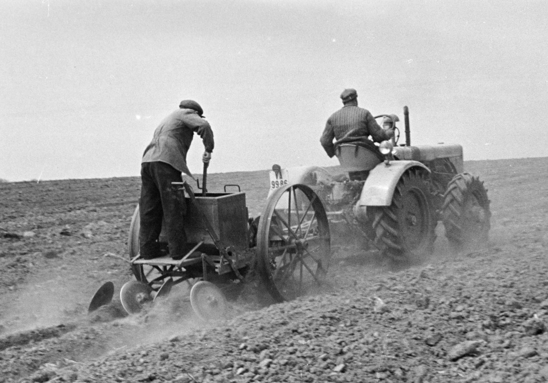 Венгрия, № VA-99-86 — Dutra UE-28; Венгрия — Исторические фотографии (Спецтехника)