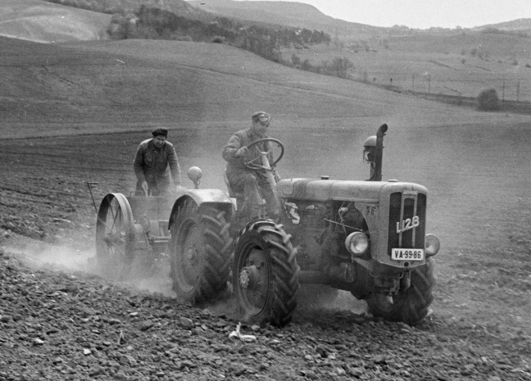 Венгрия, № VA-99-86 — Dutra UE-28; Венгрия — Исторические фотографии (Спецтехника)