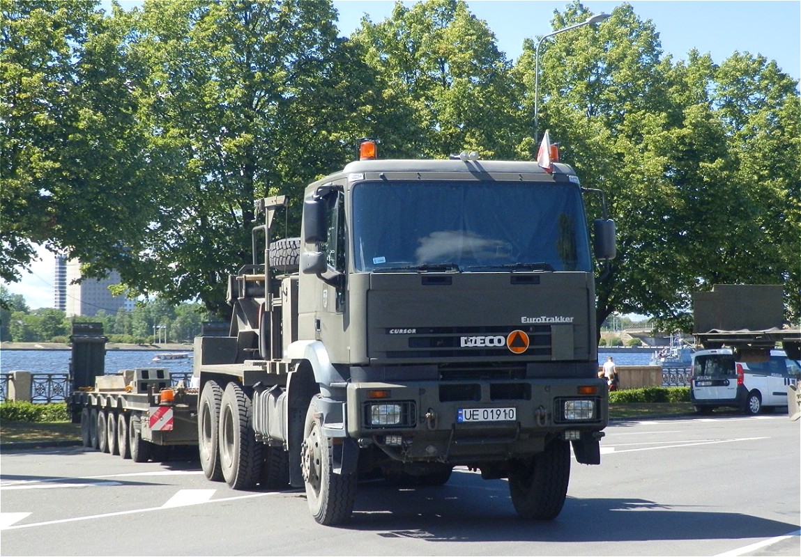 Польша, № UE 01910 — IVECO EuroTrakker