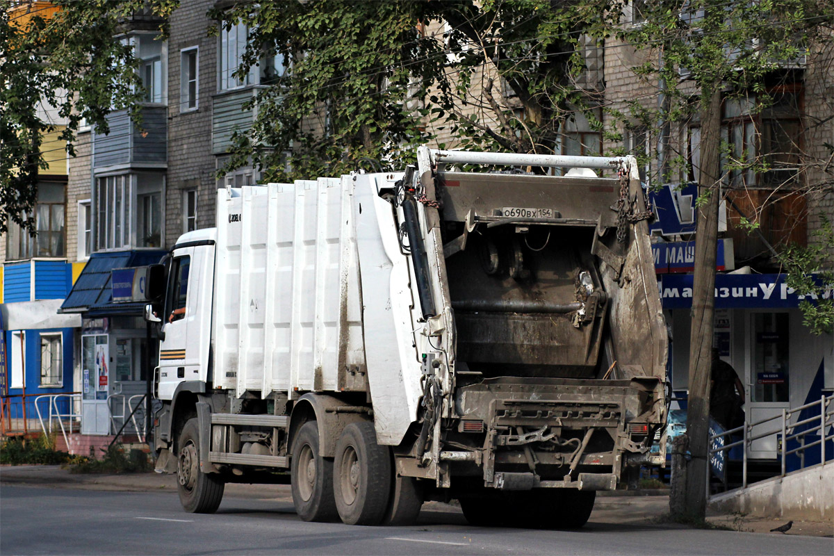 Алтайский край, № О 690 ВХ 154 — Mercedes-Benz Actros '09 3336 [Z9M]