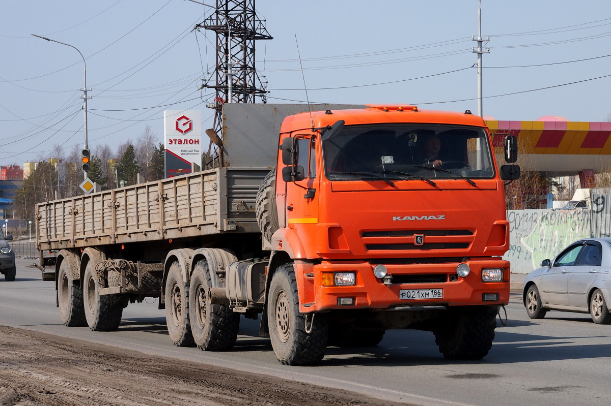 Ханты-Мансийский автоном.округ, № Р 021 ХМ 186 — КамАЗ-43118-46